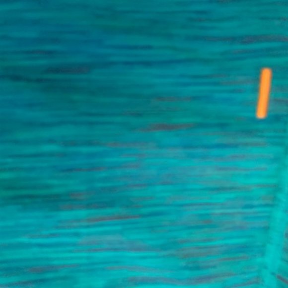 Workout top - Picture 2 of 4